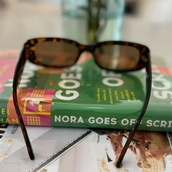 Square women’s turtle sunglasses never worn - Picture 5 of 6